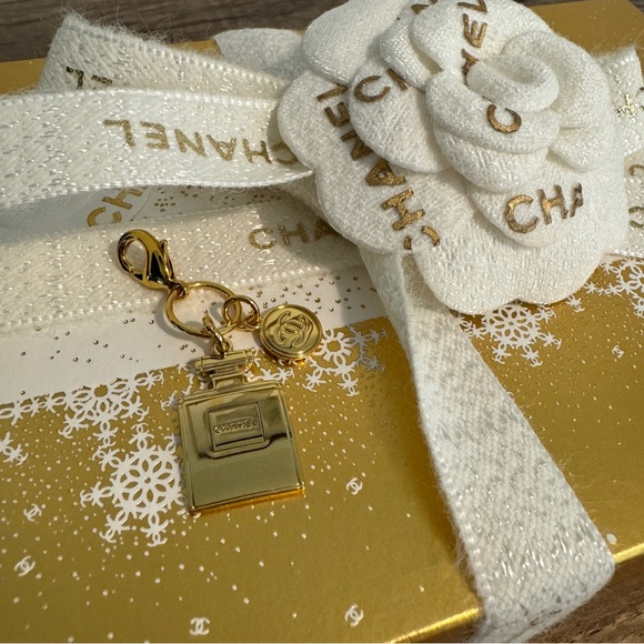 Chanel limited edition holiday gift set - Picture 3 of 8
